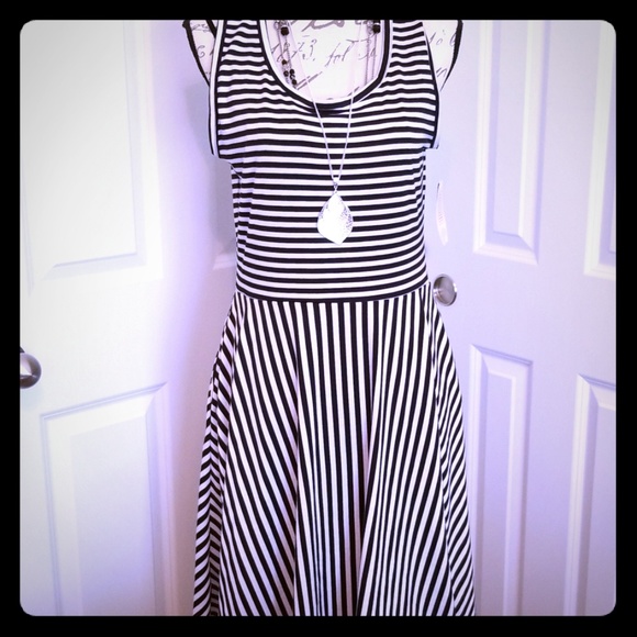 LuLaRoe | Dresses | Lularoe Nicki 